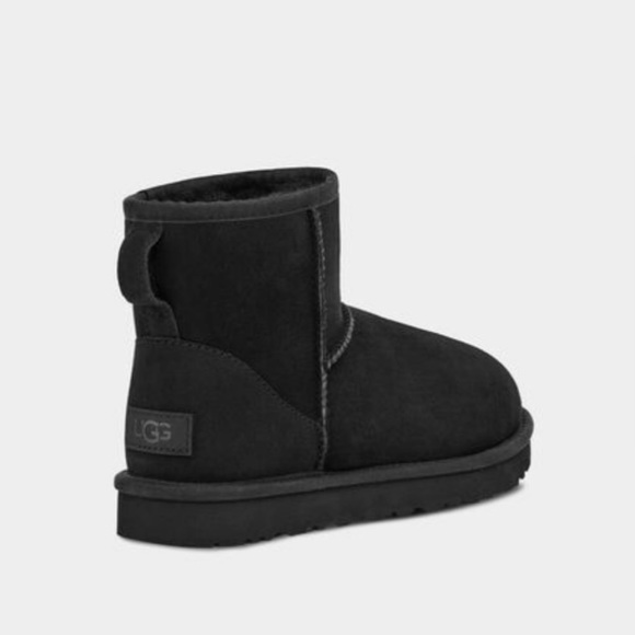 New UGG Women’s Black Classic Mini II Boot, Size 6 - Picture 4 of 13